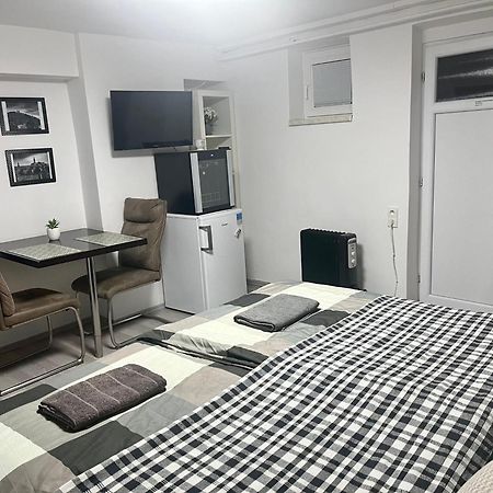 Apartmanek Patricie Room With Kitchenette Suitable For 2 Adults And 2 Children Mikulov Exteriör bild