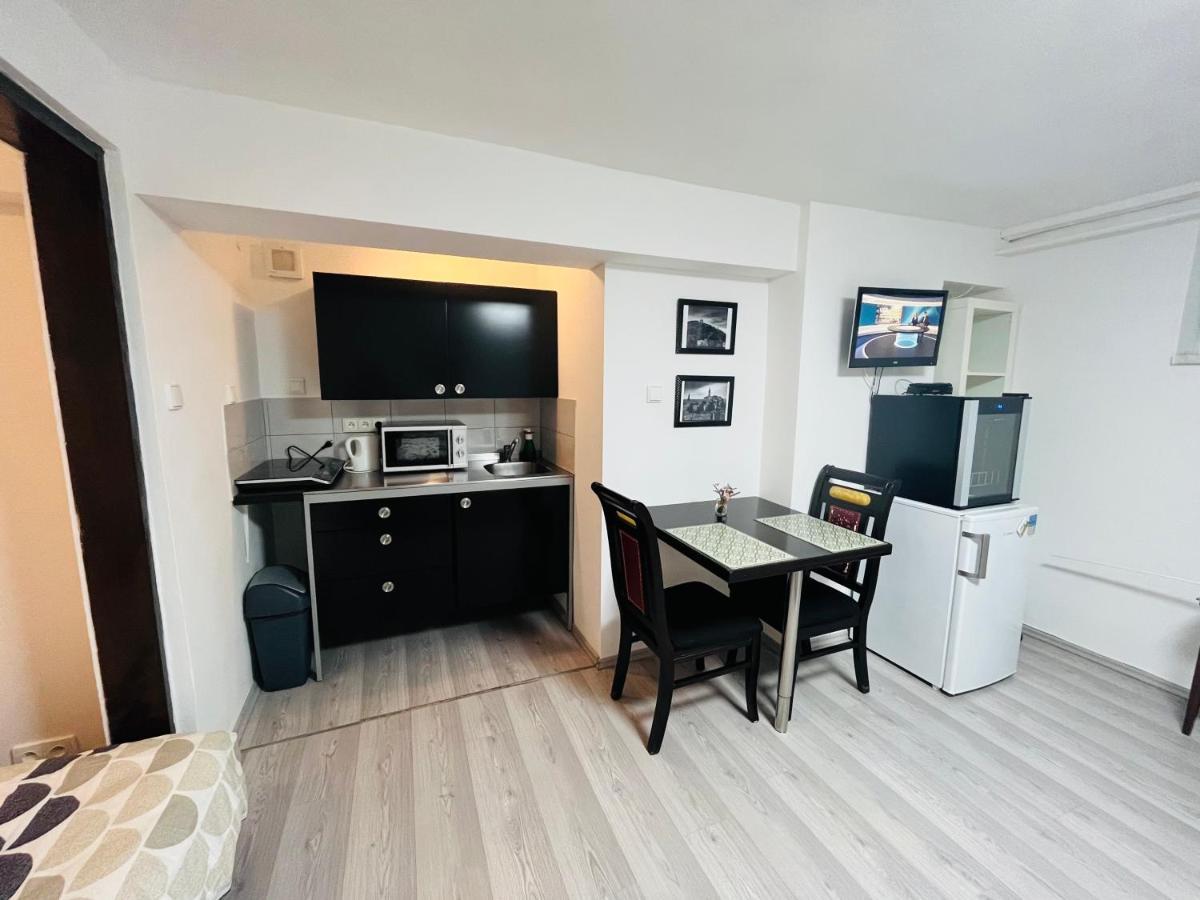 Apartmanek Patricie Room With Kitchenette Suitable For 2 Adults And 2 Children Mikulov Exteriör bild